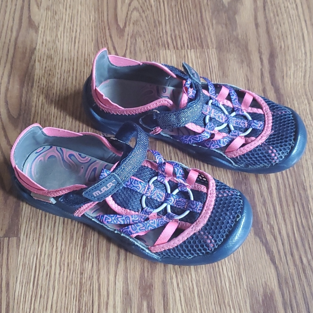 M.A.P water shoes Niagra size 1